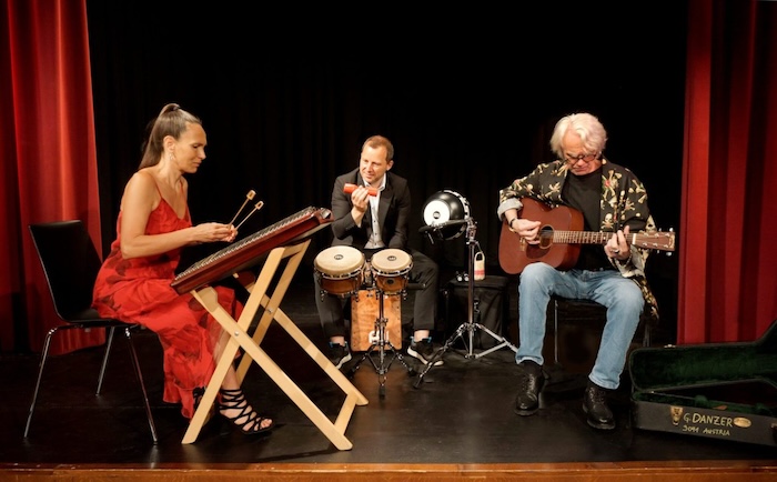 Maria Ma Terzett ft. Ulli Bäer – „Es woa schee“ Hommage an Georg Danzer