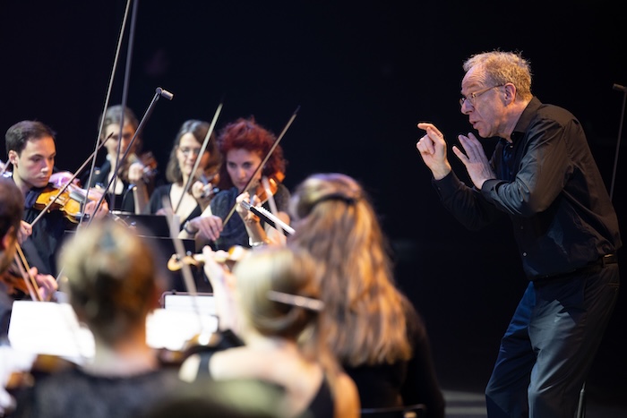 Alfredo Bernardini mit seinem Orchester Zefiro.