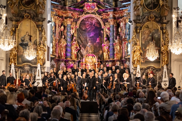 Michael Hofstetter mit dem Styriarte Festspiel-Orchester und dem Arnold Schoenberg Chor in Stainz