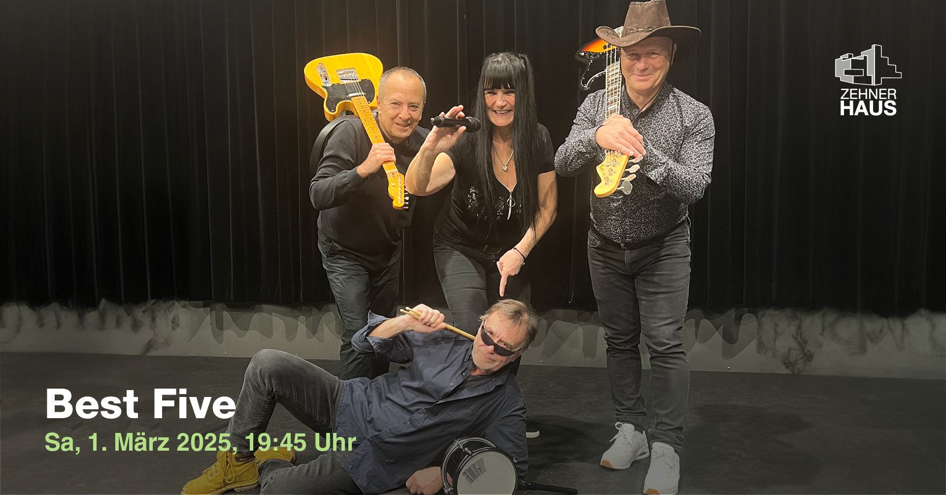 Die 4 Mitglieder von der Gruppe Best Five mit Instrumenten