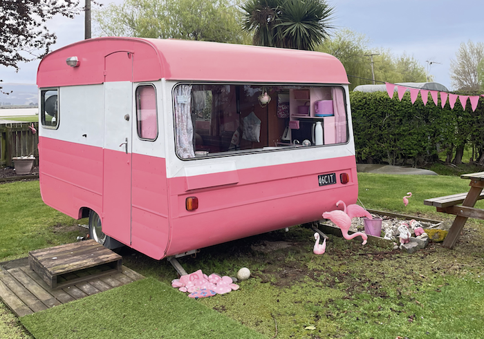 Eine balkanmusikalische Komödie von & mit Sandy Lopičić