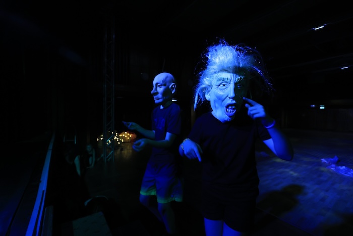 Unter den Meeren/ Theaterfabrik Weiz