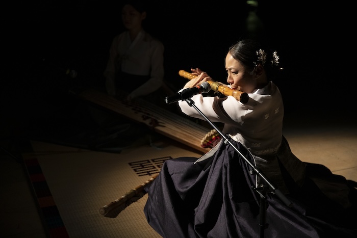 Hyelim Kim ist koreanische Daegeum-Flötistin, Komponistin und Ethnomusikologin