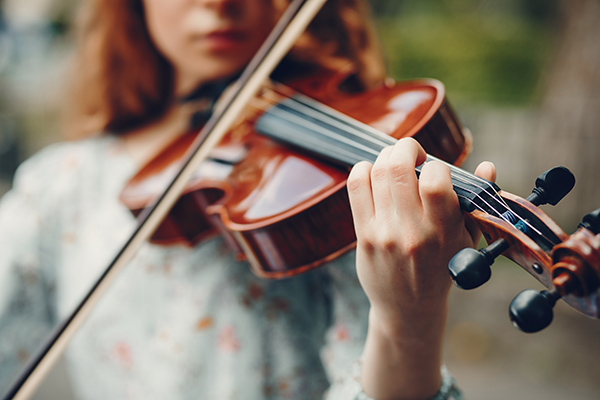 girl with violin