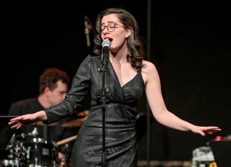 Dora Mimi Pretkovic (Vocals)