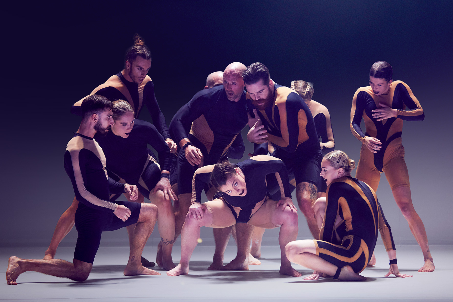 Cirque Noël präsentiert "Wolf" von CIRCA | Orpheum Graz