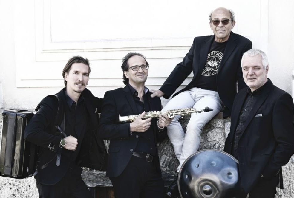 Fotocredit: Trio Klanglandschaft feat. Hannes Feurer/ Werner Reiter Trio Klanglandschaft feat. Hannes Feurer - Musikalische Weihnachtslesung