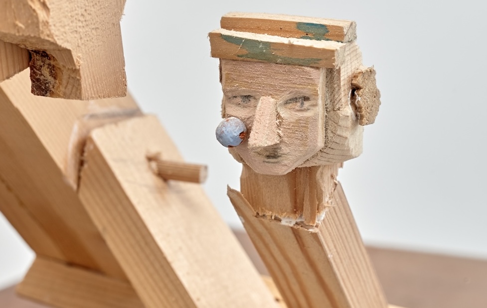 Róza El-Hassan, „Tear-head I.“, 2025, Photo: Áron Weber, courtesy Longtermhandstand.