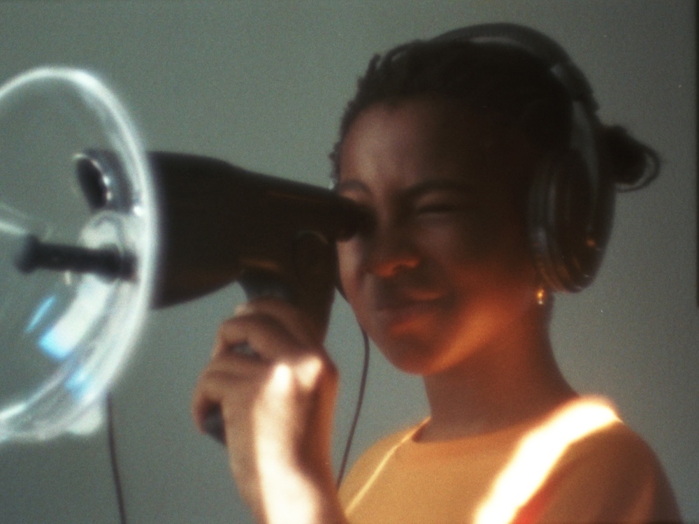 Béni’s Noise Valérie Pelet AT/FR 2026, 44 min Die zehnjährige Béni samm