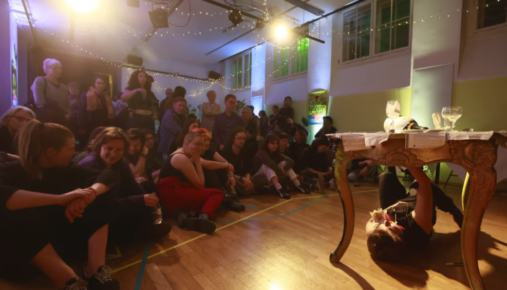 spleen*trieb goes international goes exit the room