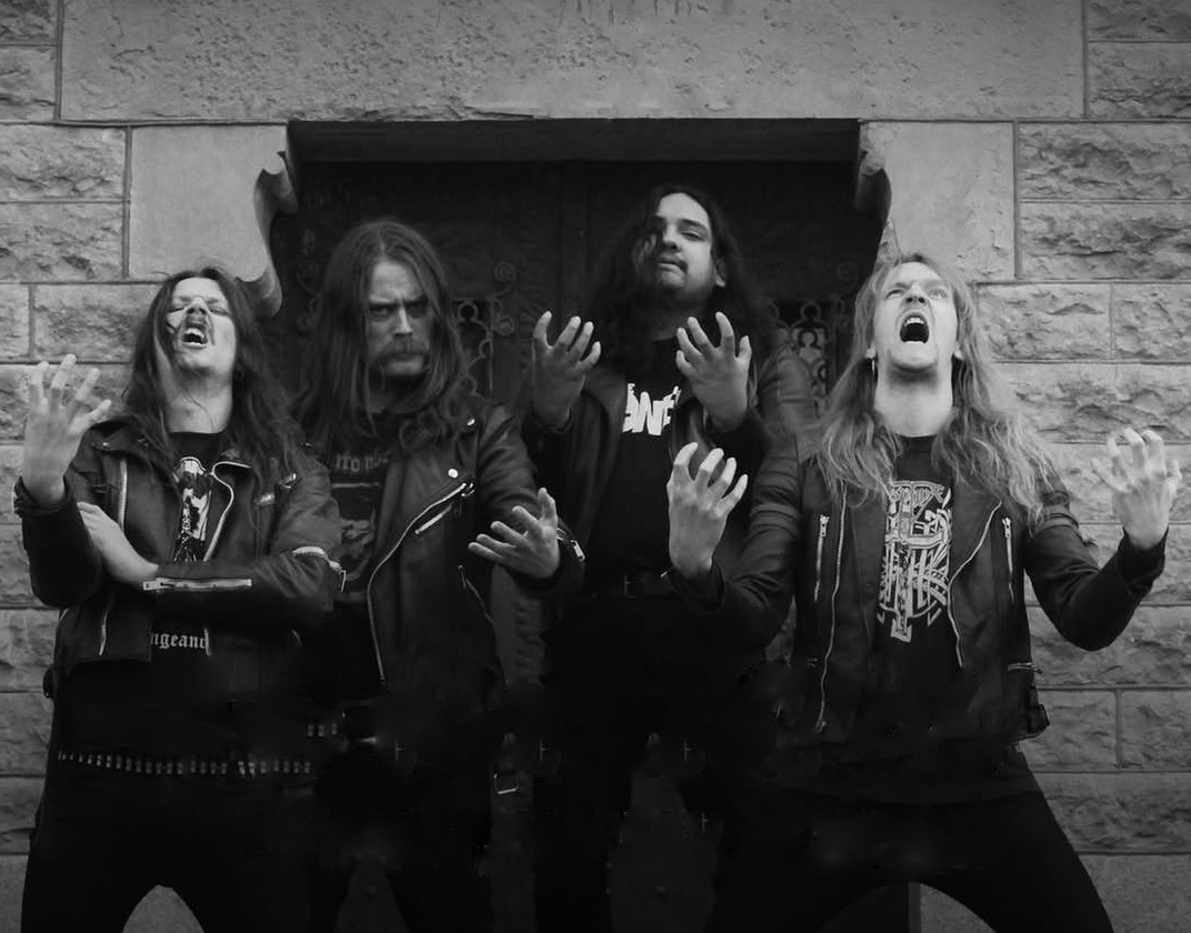 Harrowed und Paved im Music House.