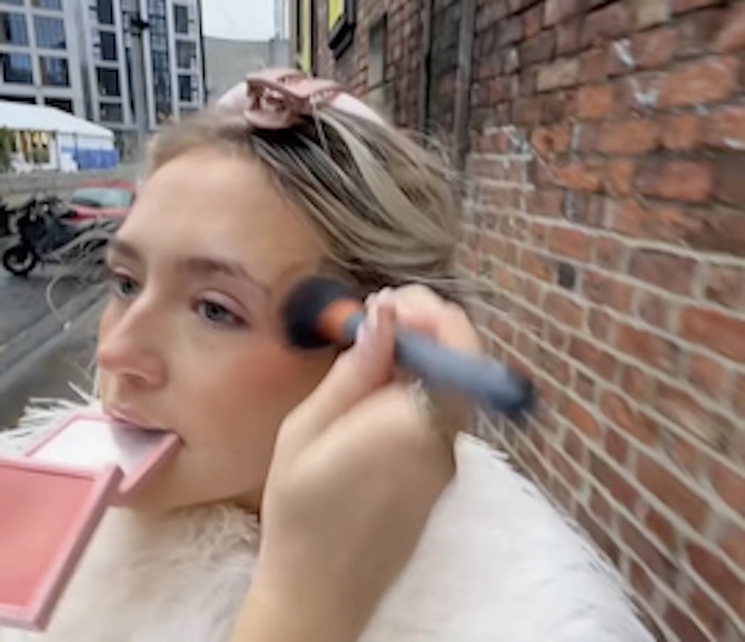 Working Hard Or Hardly Working? On Labor, Femininity, and Self-Commodification on Digital Platforms