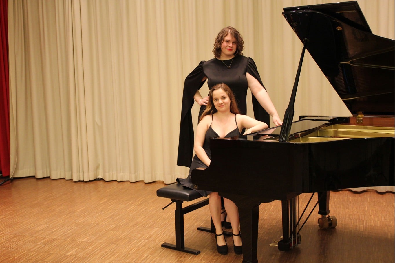 Sängerin Sara Lynn Hargrave und Pianistin Elara Aliyeva